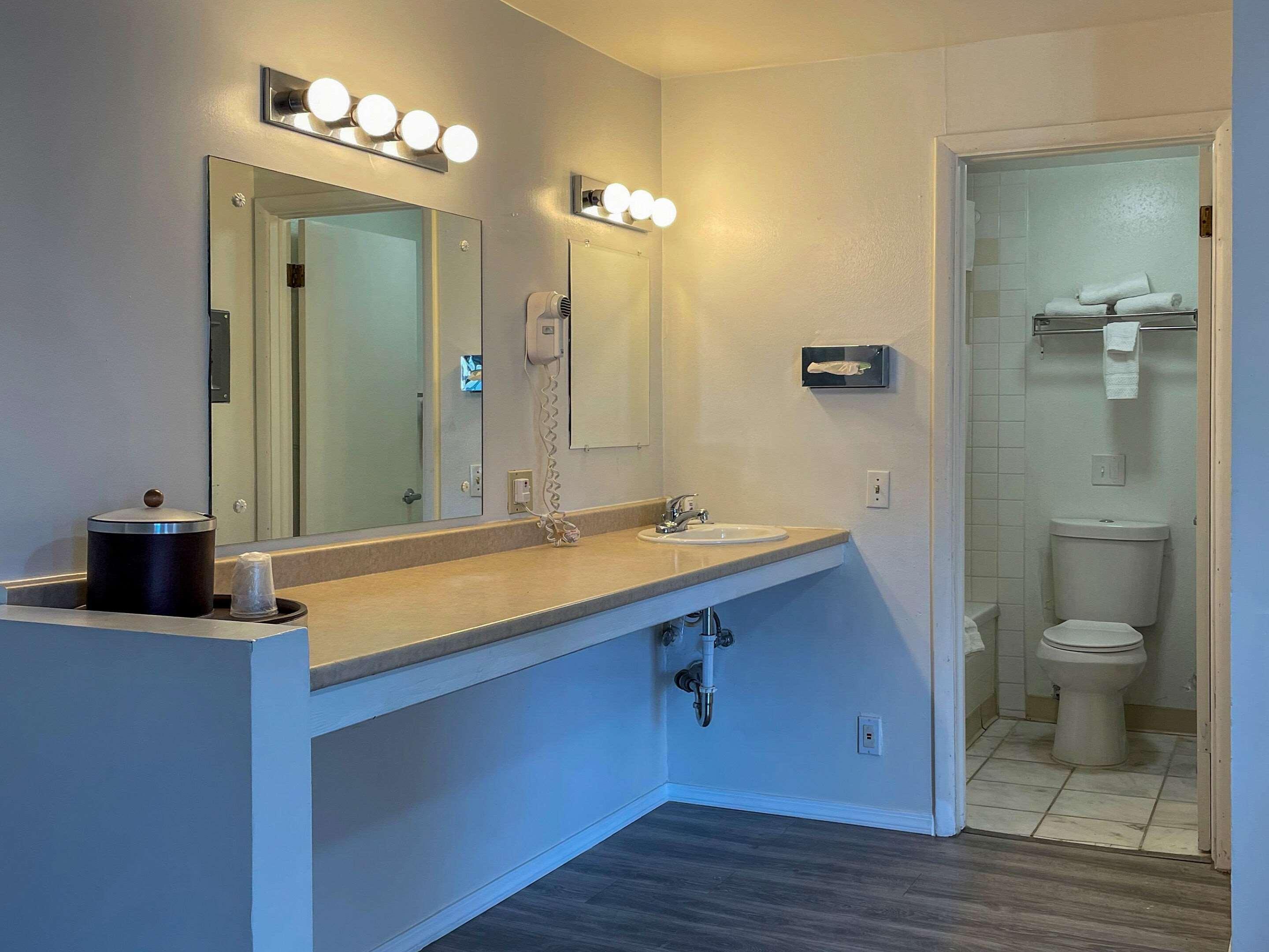 Rodeway Inn & Suites Omak - Okanogan Ngoại thất bức ảnh